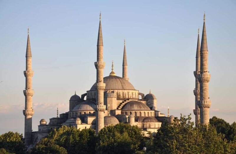 Istanbul: Balat, Blue Mosque, and Hagia Sophia Guided Tour - An In-Depth Look at the Tour