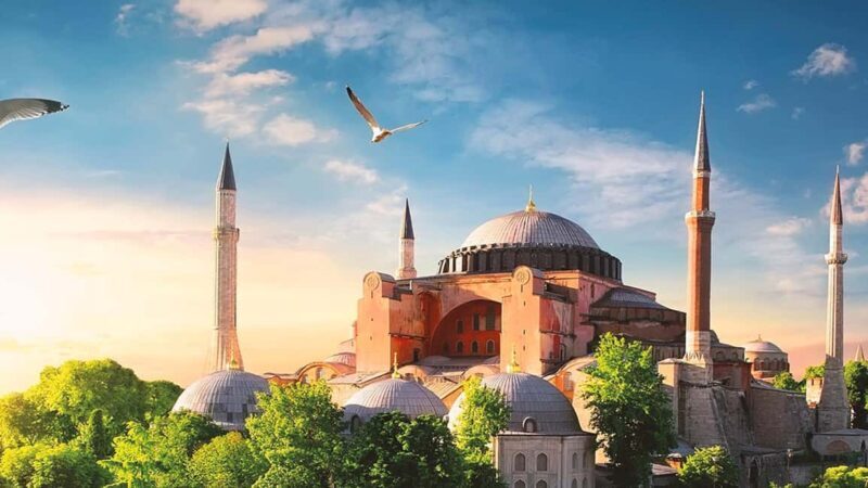 Istanbul: Balat, Blue Mosque, and Hagia Sophia Guided Tour - Detailed Breakdown of the Experience
