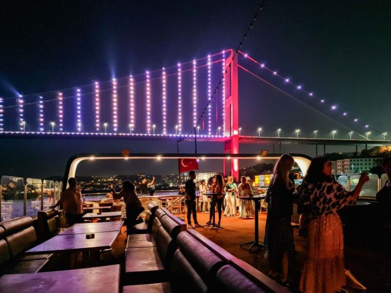 Istanbul: Bosphorus Dinner Cruise w/ Drinks & Entertainment - Key Points