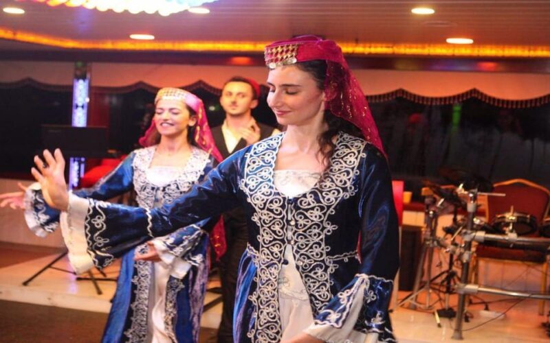 Istanbul: Bosphorus Dinner Cruise with Entertainment - Key Points
