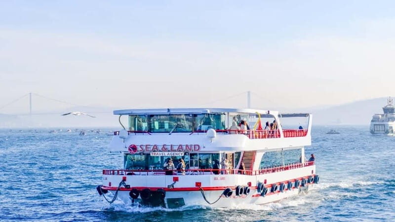 Istanbul: Bosphorus Sightseeing Cruise Tour with Audio Guide - Key Points