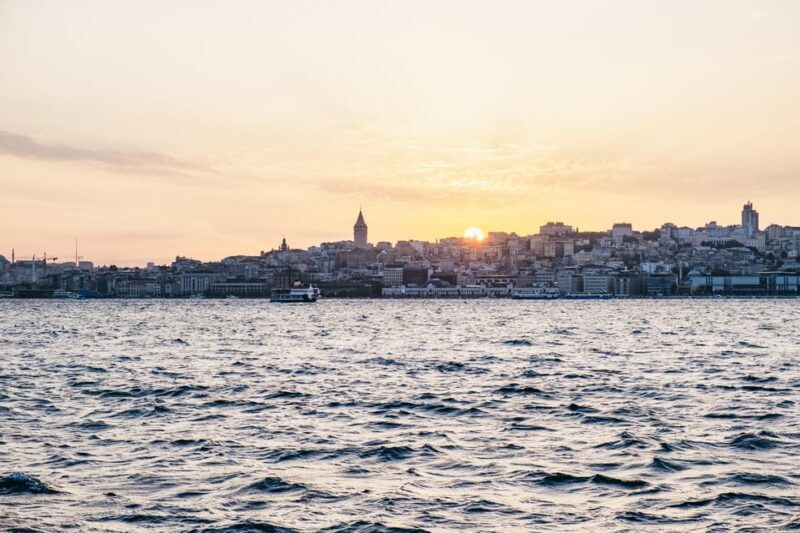 Istanbul: Bosphorus Sunset Cruise on a Luxury Yacht - Key Points