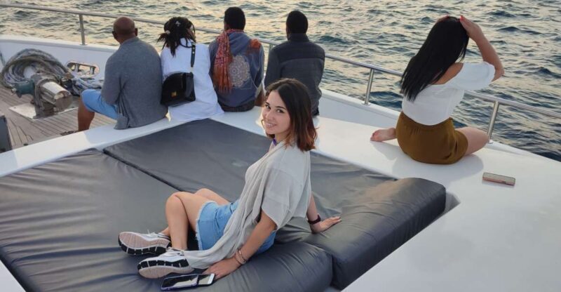 Istanbul: Bosphorus Sunset Cruise on Yacht with Live Guide - Key Points