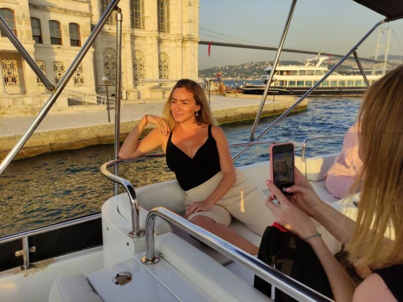 Istanbul: Bosphorus Sunset Cruise with Snacks and Wine - Key Points