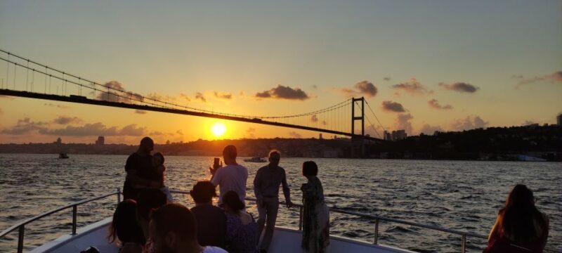 Istanbul: Bosphorus Sunset Cruise with Snacks and Wine - How the Experience Has Been Received