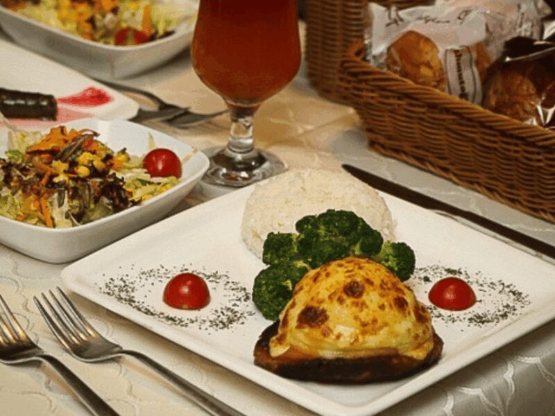 Istanbul: Dinner Cruise with Hotel Pickup & Optional Drinks - Who Will Enjoy This Tour Most?