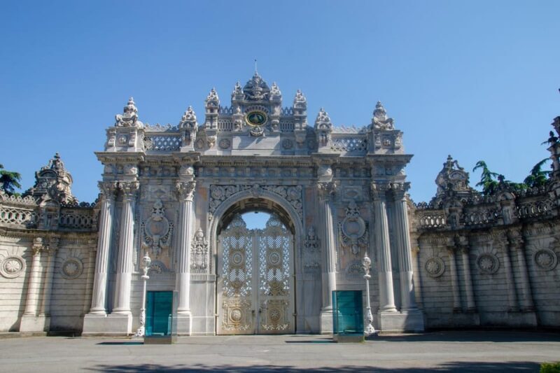 Istanbul Dolmabahçe Palace Private Tour with Transfers - The Experience in Practice