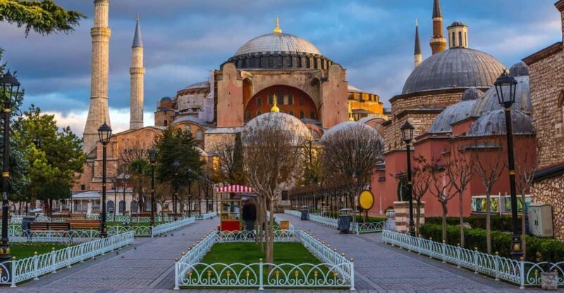 Istanbul: Hagia Sofia, Blue Mosque, and Grand Bazaar Tour - Key Points