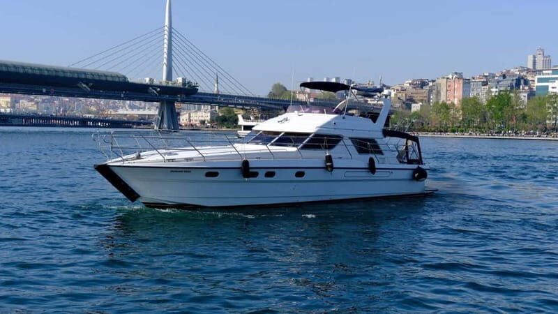 Istanbul: Luxury Yacht on Bosphorus - Key Points