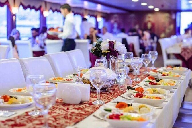 Istanbul New Year Party Cruise trough Bosphorus - Dinner and Drinks