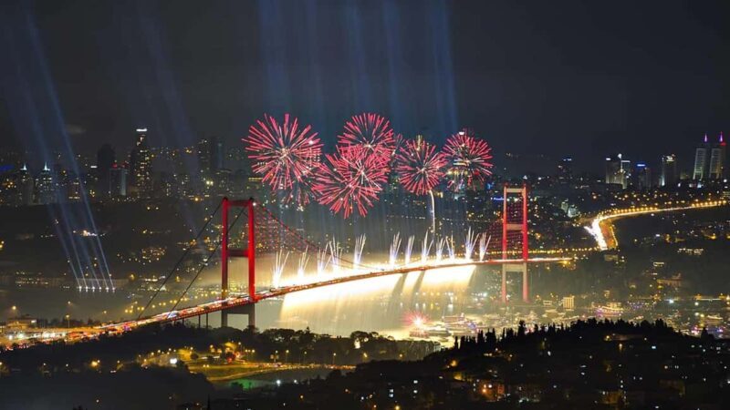 Istanbul: New Year's Eve Bosphorus Cruise with Fireworks - What to Expect During the Cruise
