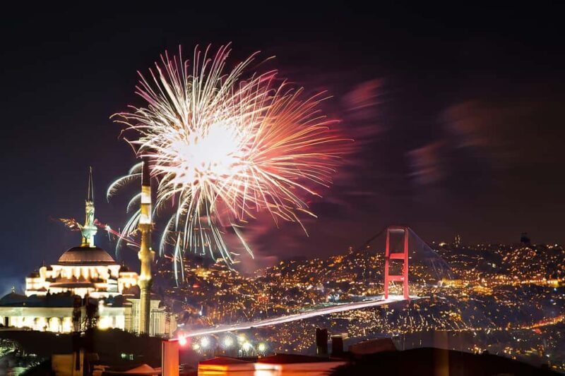 Istanbul: New Year's Eve Bosphorus Cruise with Fireworks - The Value of the Experience