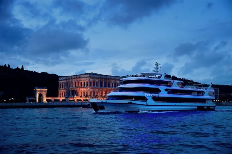 Istanbul: New Year's Eve Cruise Between Two Continents - An Immersive Night on the Bosporus