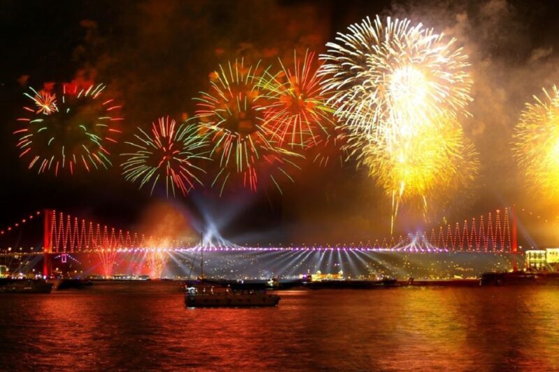 Istanbul: New Year's Eve Cruise Between Two Continents - The Food and Drinks: A Mixed Bag