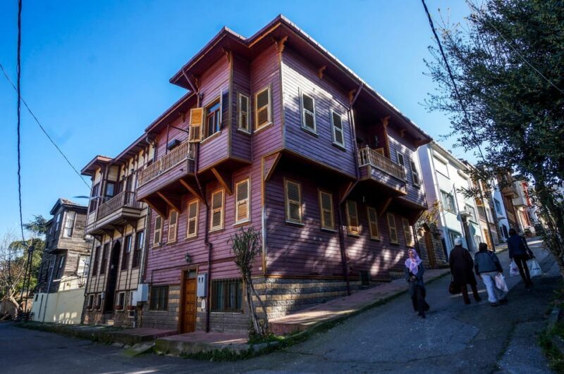 Istanbul Princes island Tour visiting 2 island - The Itinerary: A Closer Look