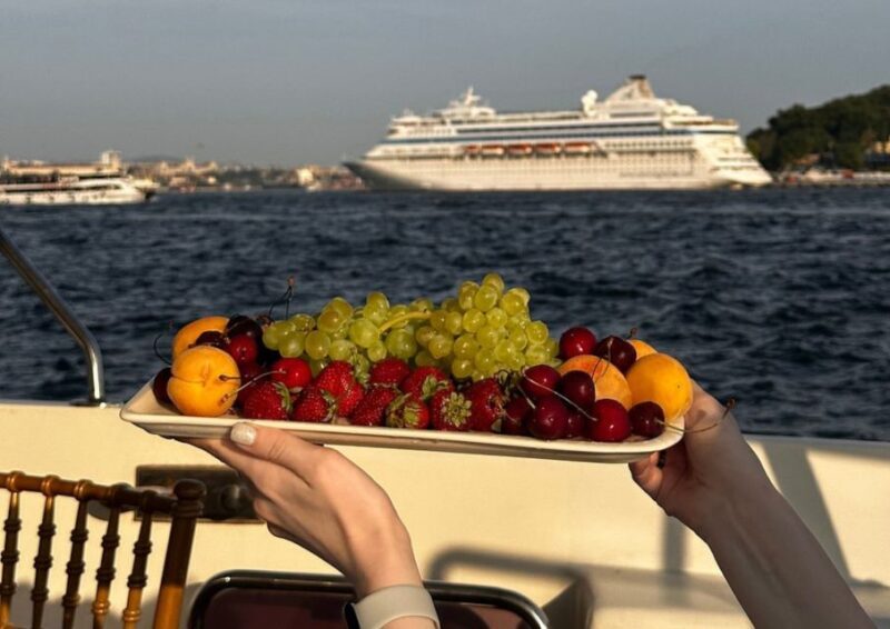 Istanbul: Sunset or Day Small-Group Yacht Cruise with Snacks - Sunset vs. Daytime Cruise