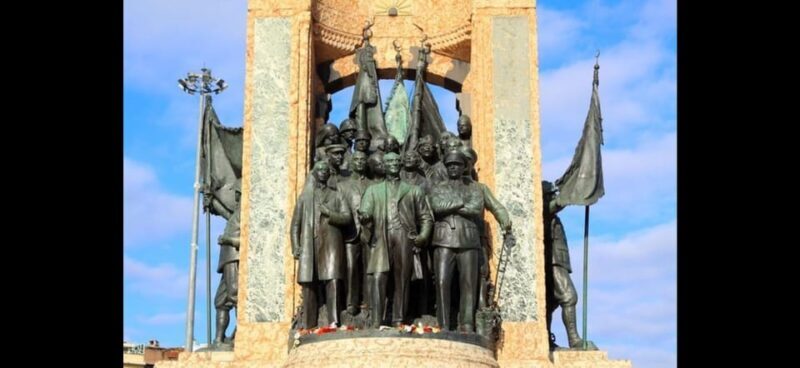 Istanbul: Taksim Square Tour with Tarot Reading - Detailed Breakdown of the Itinerary