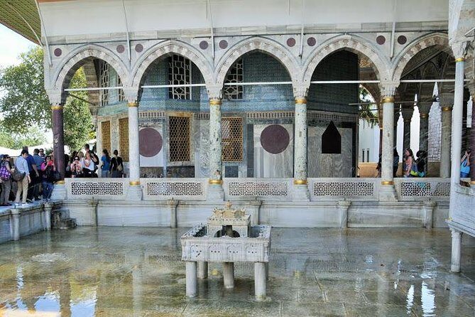 Istanbul Topkapi Palace and Harem Small-Group Guided Tour - Key Points