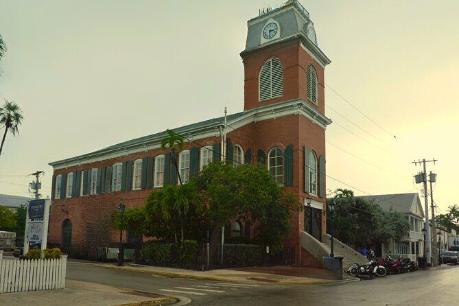 iWitness Key West True Crime Walking Tour - Starting Point and Overall Structure