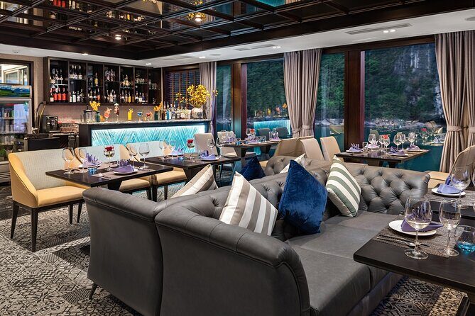 JADE SAILS - 1 Day Cruise in Halong & Lan Ha Bay with TRANSFER - Midday: Gourmet Buffet Lunch with a View