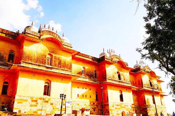 Jaipur Overnight Tour from Agra - Day Two: Forts, Lakes, and Local Markets