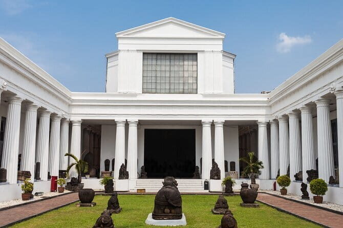 Jakarta Highlight Places with Multilingual Guide - Visiting Istiqlal Mosque