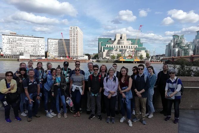 James Bond Coach Tour of London - Authenticity & Unique Insights