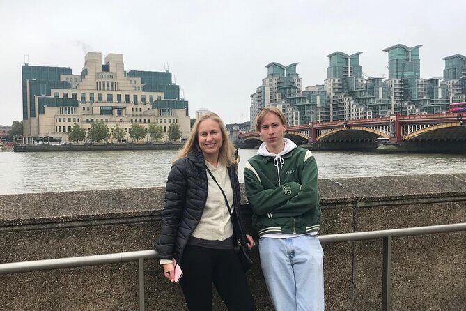 James Bond ,The Kingsman, plus Spies and Villains Black Taxi Tour - FAQ