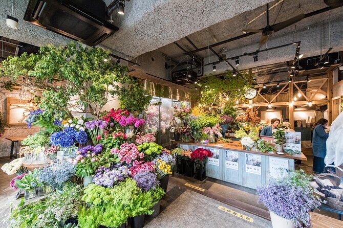 Japanese flower arranging (Ikebana) Experience/Workshop in Tokyo - An In-Depth Look at the Ikebana Workshop