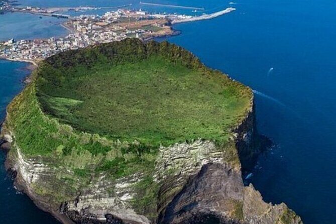 Jeju Island English Private & Flexible Tour any number anywhere - A Deep Dive into the Jeju Private Tour Experience