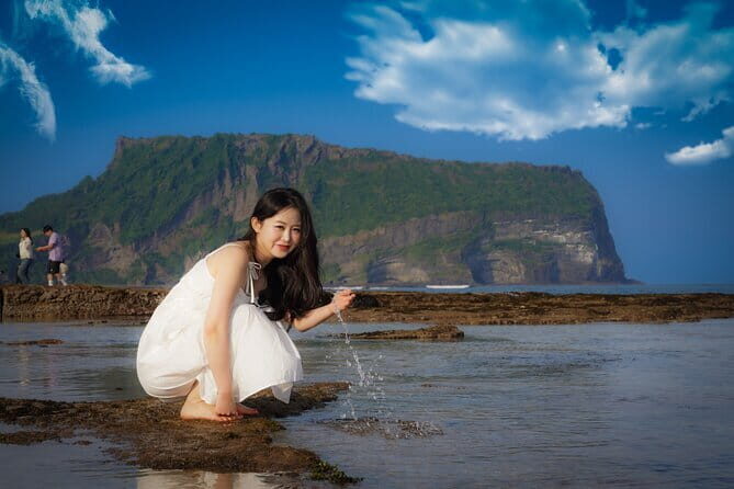 Jeju Island Shared Tour with Photoshoot Included - Exploring the Itinerary in Detail