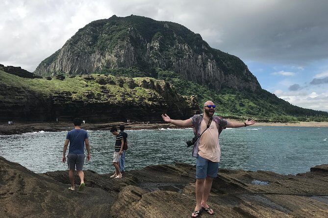 Jeju island: Van tour with a guide who the most loves JEJU - Key Points