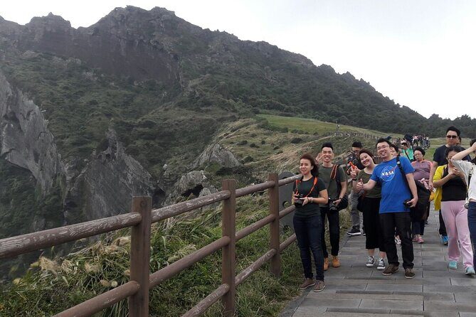Jeju Private Day Tour- Seongsan Ilchulbong & Haenyeo performance - Discovering Jeju’s Top Sights