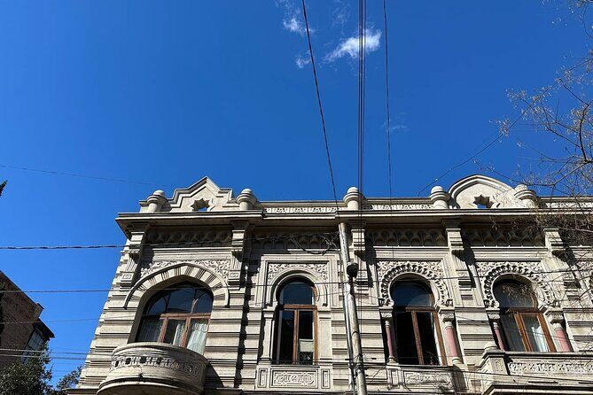 Jewish Heritage Walking Tour with Kosher Wine Tasting - Exploring the Synagogues: Heartbeats of the Community