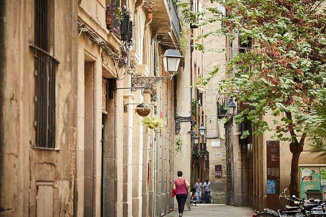 Jewish Quarter of Barcelona Private Tour with Hotel Pick-up - Authentic Experiences and Hidden Gems
