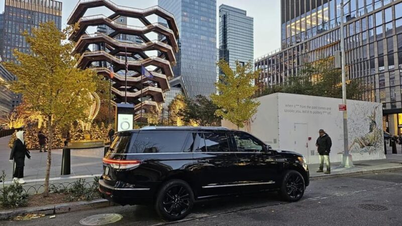 JFK Airport To Manhattan Luxury SUV Transfer - The Experience: From Terminal to Manhattan in Style