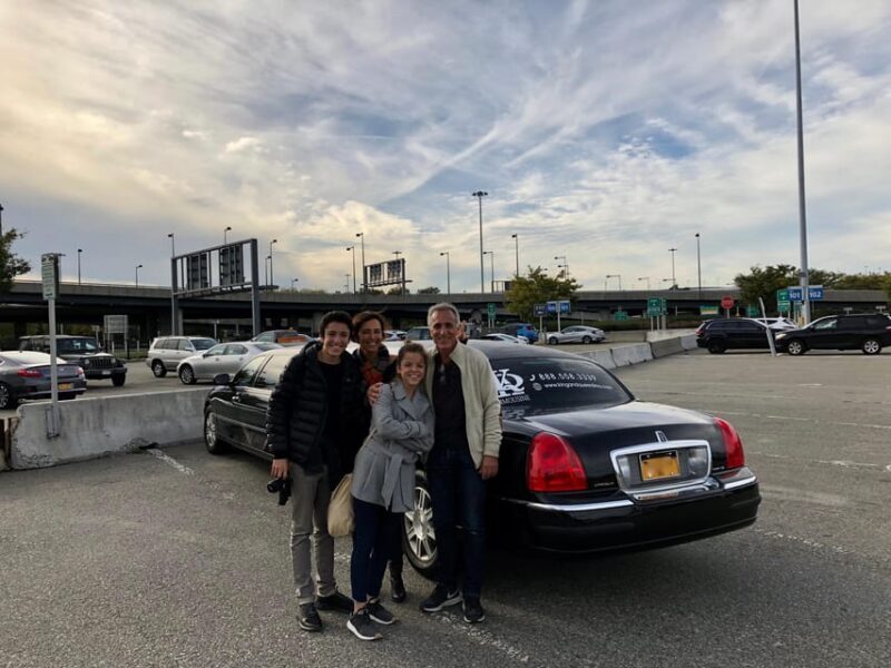 JFK /EWR Airport Stretch Limo Pick Up + One Hour NYC Tour - Key Points