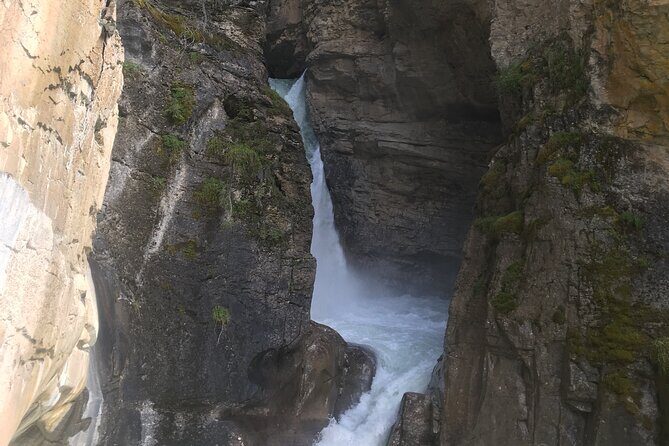 Johnston Canyon - Exploring Johnston Canyon: What to Expect