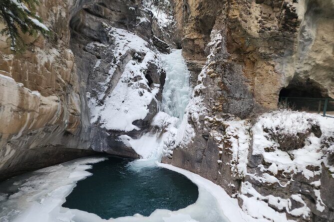 Johnston Canyon: Frozen Falls - Johnston Canyon: Frozen Falls – An Honest Guide to a Winter Wonderland Experience