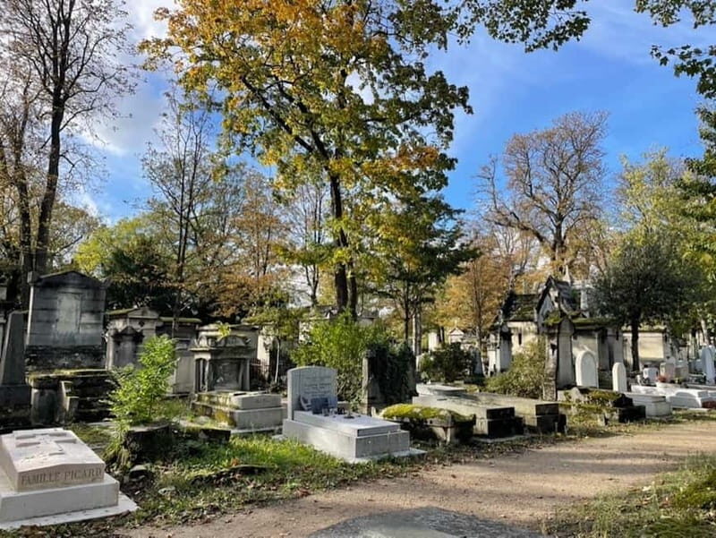 Join a small group tour of the Père Lachaise cemetery in Italian - Key Points