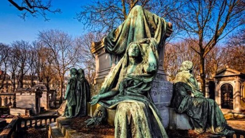 Join a small group tour of the Père Lachaise cemetery in Italian - Who is this tour best suited for?