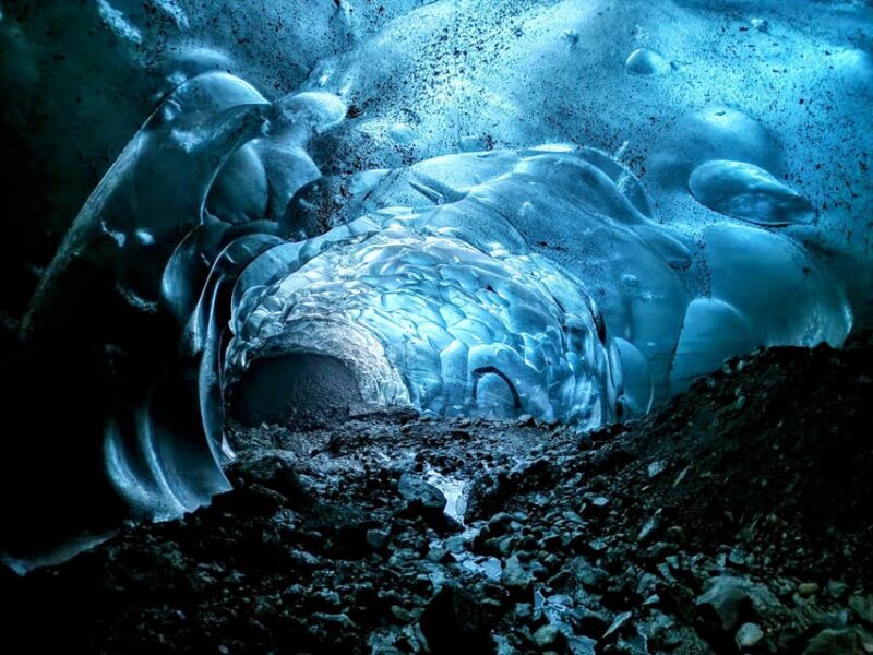 Jökulsárlón: Blue Ice Cave Tour and Glacier Walk - Exploring the Blue Ice Cave
