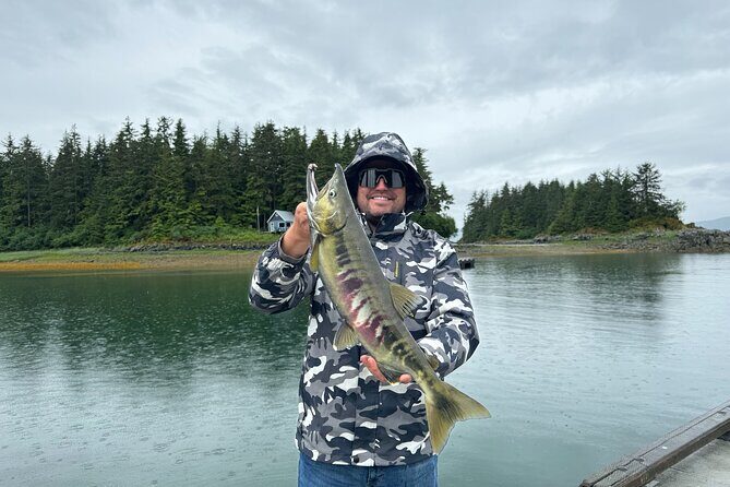 Juneau Shore Fishing Shuttle and Gear - What the Reviews Say
