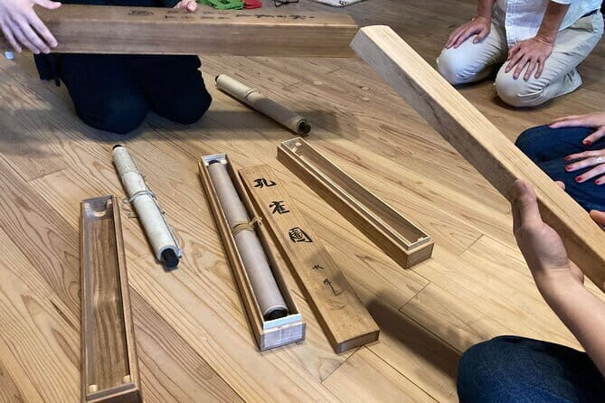 Kakejiku (hanging scroll) Historical Art Class in Abeno Osaka - What to Expect from the Kakejiku Art Class