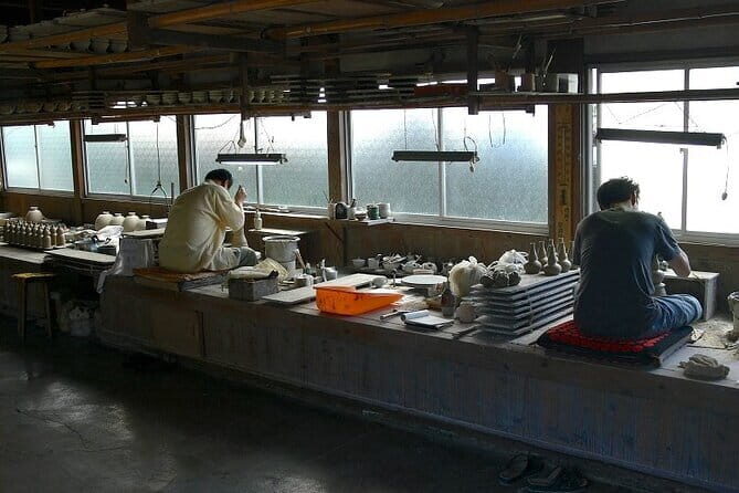 Kanazawa Art: Traditional Pottery Workplace Insights - Key Points