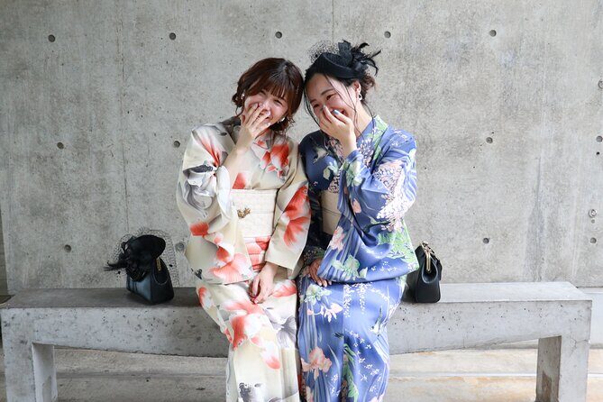 Kanazawa: Kimono Rental Traditional Experience at WARGO - The Experience in Action