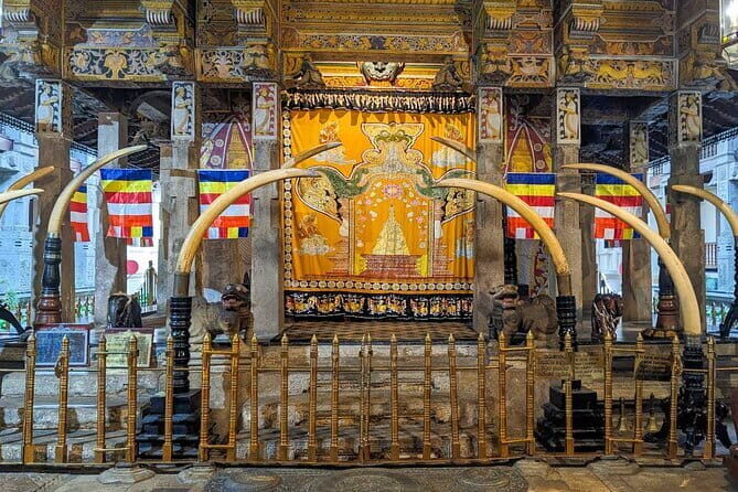 Kandy City Tour - The Heart of Kandy: The Temple of the Tooth Relic