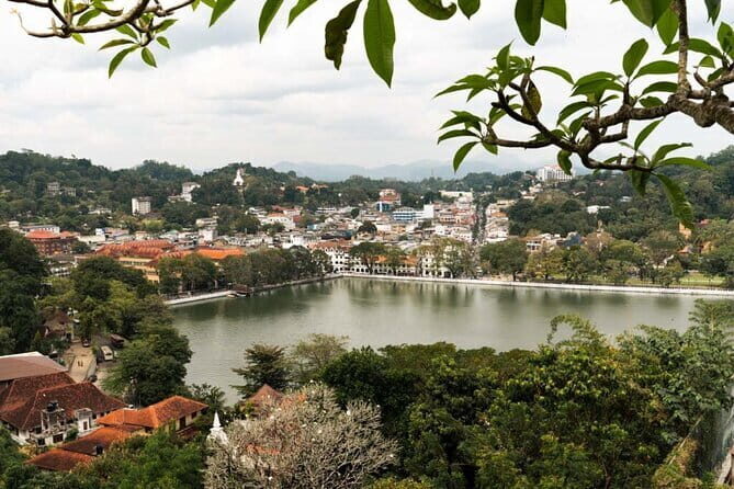 Katunayaka Airport to Kandy and Nuwaraeliya 2 Days - Key Points
