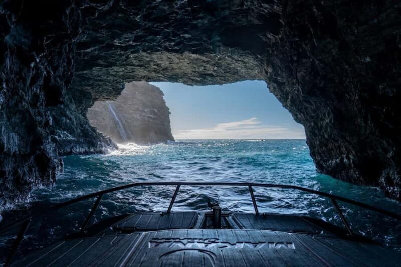 Kauai: Na Pali Coast Boat Tour with Cultural Captain & Crew - What Makes This Tour Stand Out?