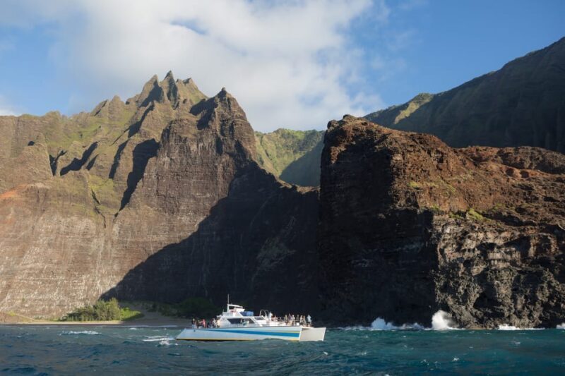 Kauai: Napali Sunset Dinner Cruise - FAQs